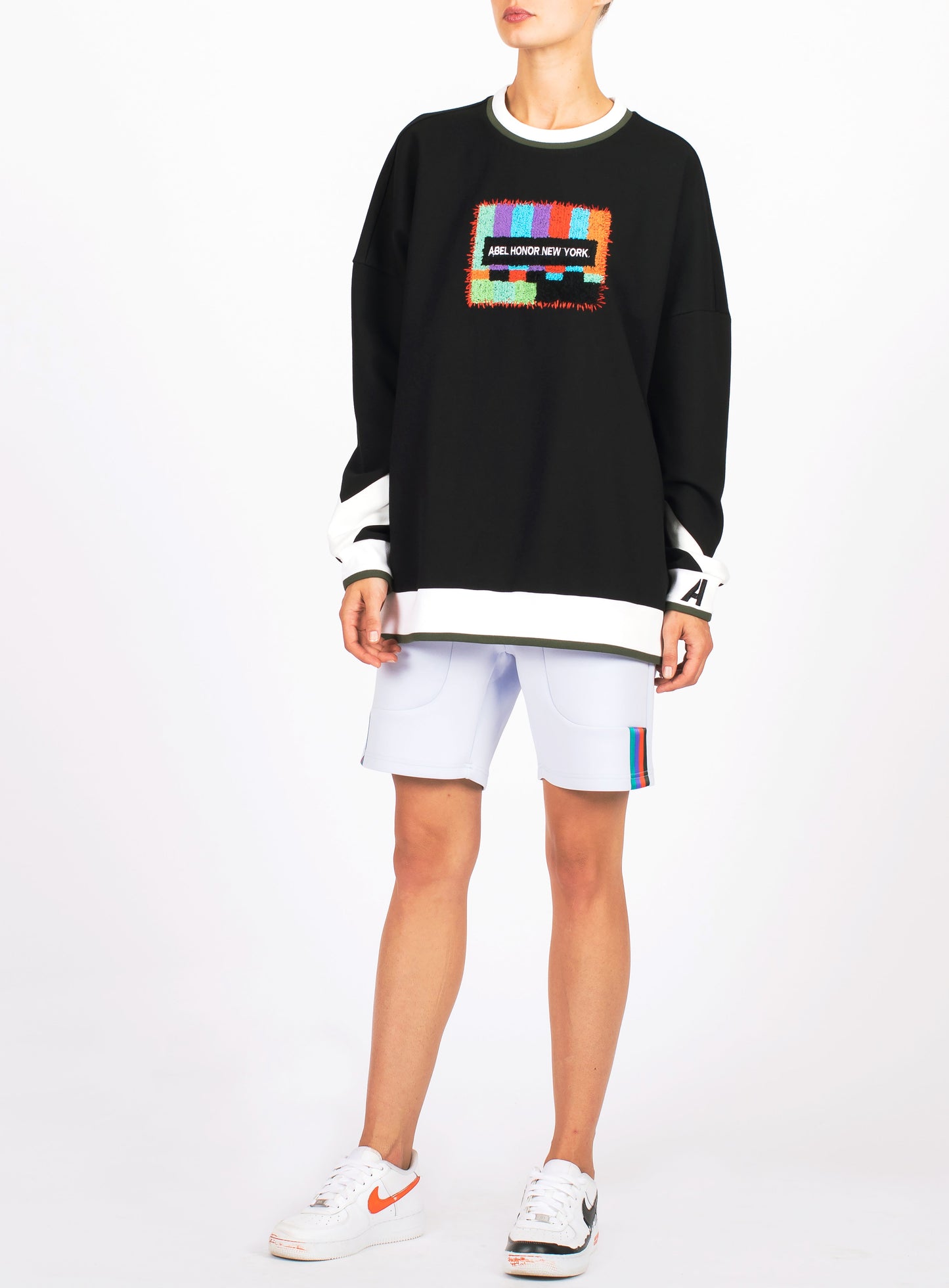 UNISEX SMPTE PATCH CREW NECK SWEATSHIRT - Borrow